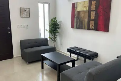 Image de Merida Getaway 2-bedroom house close to downtown, beach and Mid with WiFi, Ac