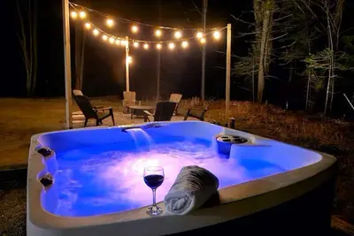 Image de New! Serenity Escape: Countryside Retreat/Hot Tub
