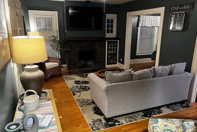 Image de Cozy Campus Upstairs 3 Bedroom Apartment steps from Syracuse University