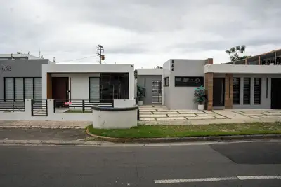 Image de Five-Minute Elegance: Spacious Side-by-Side Homes