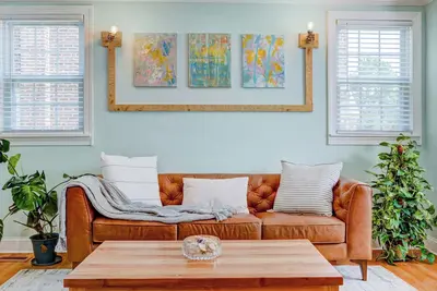 Image de Luxurious and modern retreat in a prime corner property! 20 min from center city