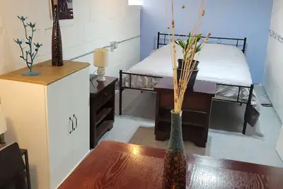 Image de Peaceful and centrally-located place. \n