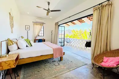 Image de Huge Suite! ! King Bed, A/C, Saltwater Pool, Fast Wifi, Mountain Views -\"Sol\"