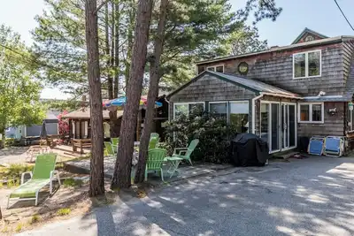 Image de This very comfortable, two family Cape, is just steps from the sandy beach!