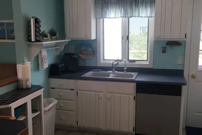 Image de Single family cottage, the 3rd house from the ocean–just a very short walk to the sandy beach!