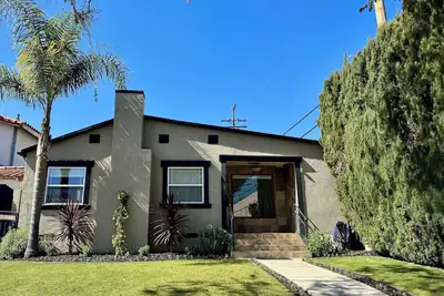 Image de Cozy 3-bedroom house in Beverly Hills with WiFi and Ac