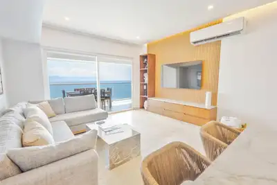 Image de Luxury 3-Bedroom Beachfront Condo at Harbor 171 with Pools, Gym, and much more!