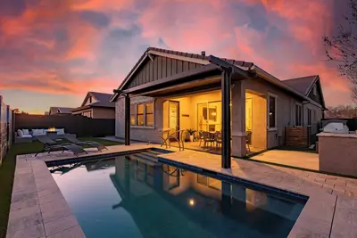 Image de Stylish & Private/Heated Pool/Desirable Central Suburb