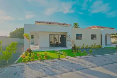 Image de Charming Villa in Gated Community Private Pool and Steps to Mambo Beach