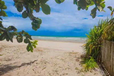 Image de House in Ilhéus with private access to the beach