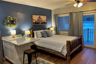 Image de Loon's Edge Retreat -Recently Renovated, Ski, Hike, Mountain views, Pool/hot tub