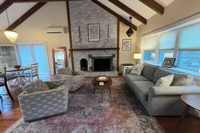 Image de Newly renovated 2br house, Free Car w/beach sticker, pet friendly, sleeps 8