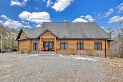 Image de Liberty Pines - Waterfront Log Home Rental