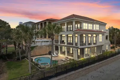 Image de 🏖️🐚 Cornerstone Cove | Pool | Private Beach Access | Dog Friendly | Free Beach Chair Svc!