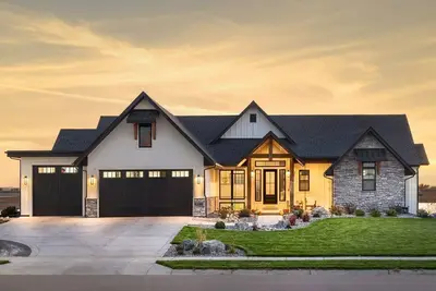 Image de 4-Bedroom \/ 3-Bath Estate w Mountain Views, Covered Deck, Fitness Room, WiFi, Ac