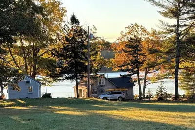 Image de Penobscot Bay Cottage. Saturday-to-Saturday rentals. Pet Friendly. Waterfront.