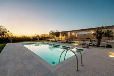 Image de Beautiful villa with pool ideal for families.