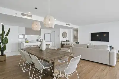Image de Circle on Cavill 4 Bedroom Sub Penthouse