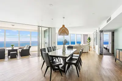 Image de Designer rooms at q1 resort Gclr 4 Bedroom Ocean Sub Penthouse