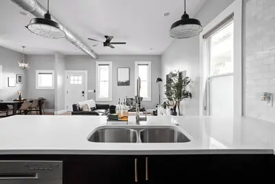 Image de Stylish 4br 3k sqft Beauty walking distance to Fountain Square