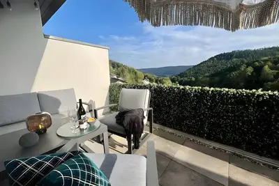 Image de Appartement \"Schwarzwald Panorama\" avec vue sur les montagnes, Wi-Fi et climatisation