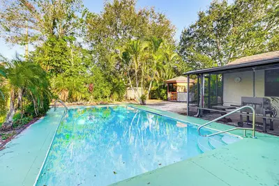 Image de Poolside Oasis: 3 Mi to McKee Botanical Garden