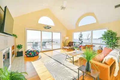 Image de Bayfront Home in Patchogue w\/ Deck & Fishing Dock