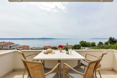 Image de Grand view apartment with 2 bedrooms\/bathrooms, balconies with sea view