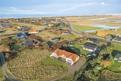 Image de Family-friendly holiday home with pool, located close to the North Sea in Vrist.