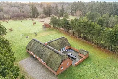 Renovated thatched pool house by the North Sea for 16 people.