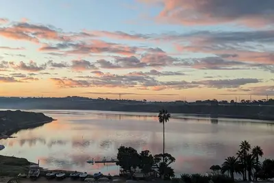 Image de Water Views on Every Floor for this multi Holiday Home - Walk to the Beach