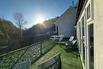 Image de Delightful House in the Heart of the Matlocks!