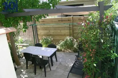 Image de Pavillon 300m Plage avec Piscine et Parking, Climatisation