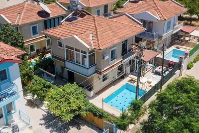 Image de 3 Bedroom Villa with Private Pool walking distance to Calis Beac\n