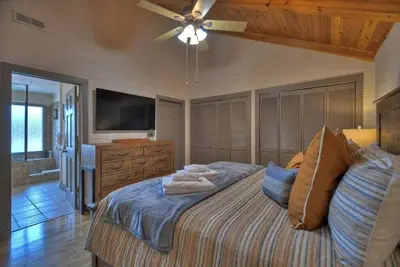 Image de The Clock Tower Loft | On Main Street Blue Ridge