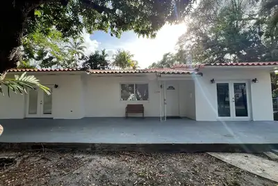 Image de Biscayne Park 3bd/2ba -Spacious