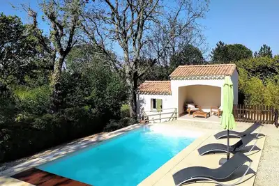 Image de Très belle maison avec piscine qui enchantera vos vacances sur terrain clôturé