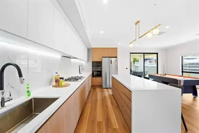 Image de Stunning Beach Side Family Home in St Leonards!