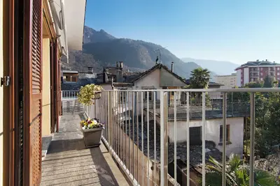 Image de Appartement \"Bossi View\" avec vue sur les montagnes, Wi-Fi et climatisation