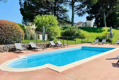 Image de Appartement 'Syrah - Château De La Selve' avec vue sur les montagnes, piscine partagée et Wi-Fi
