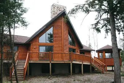 Image de Moose Lodge Summary: