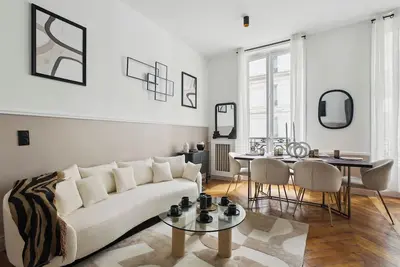 Image de Appartement sur l'Avenue Des Champs Élysées (3 bedroom)