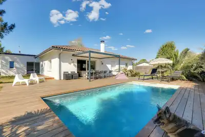 Image de Loue Magnifique villa au calme avec piscine, proche plages et lac. 8 couchages