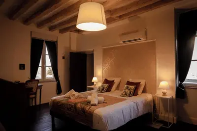 Image de Chambre familiale Frida Kahlo dans dépendance du Château avec vue sur la Loire