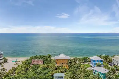 Image de Gulf-Front w/ Heated Pool, Hot Tub & Golf Carts
