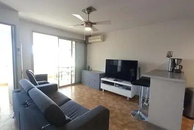 Image de T2 cabine 40 m² 5 personnes Climatisé, Wifi, Netflix, 400m plage, parking