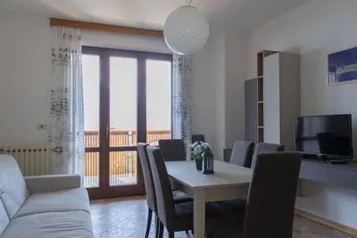 Image de Furnished three-room apartment with every comfort – ideal for your vacation.