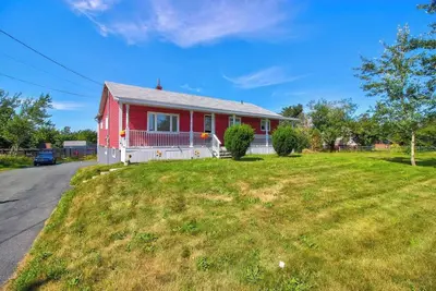 Image de Coastal Haven Awaits Discover Conception Bay South