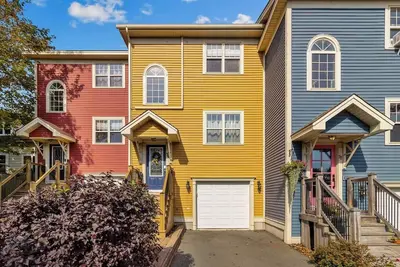 Image de Freshwater Joys: Jellybean 3br Gem In St. John's