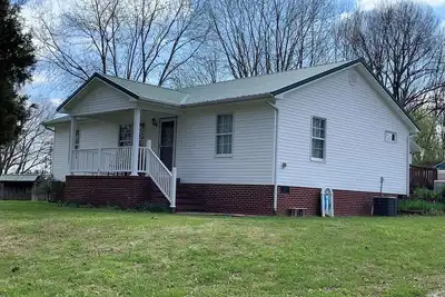 Image de Charming 3 bedroom, 2 bath farmhouse just outside of Owensboro, Ky